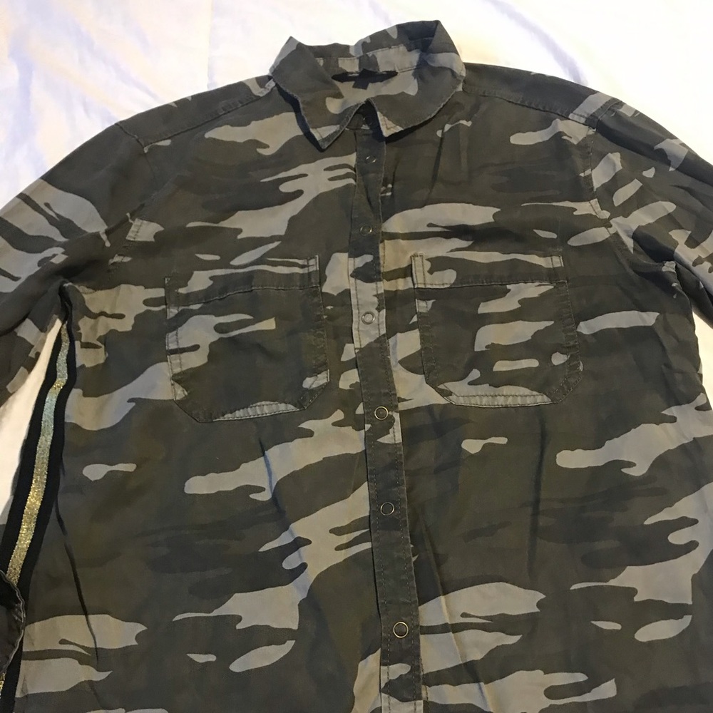 Size small Camouflage with gold stripes on the sides, press buttons, pockets